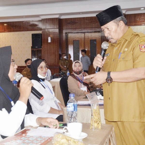 Bupati Agam jadi Narasumber Pelatihan Wirausahawan, Kunci Berwirausaha jangan Pantang Menyerah 1 NARASUMBER—Bupati Agam Andri Warman menjadi narasumber dalam Pelatihan Kewirausahaan bagi UMKM se -Kabupaten Agam.