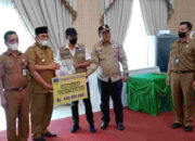 Peduli Korban Bencana Gempa Pasaman, Bupati Solsel Serahkan Bantuan