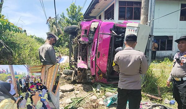 OLAH TKP— Polisi melakukan olah TKP kecelakaan bus yang mengangkut rombongan mahasiswa UNP di Gasan Kaciak, Nagari Tiku Selatan, Kecamatan Tanjung Mutiara, Kabupaten Agam, Jumat (25/3) sekitar pukul 10.50 WIB.