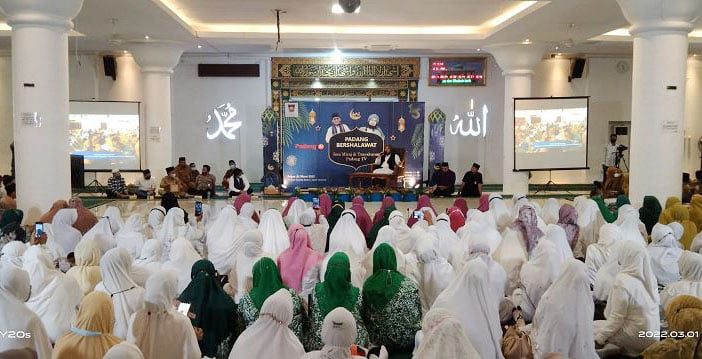 Lantunan asmaul Usna dan Sholawat bergema dalam tasykuran Hari jadi Padangtv yang ke -15.
