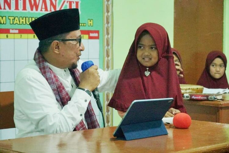 Tantangan menciptakan generasi Luhak Nan Tuo yang Qurani semakin luar biasa, perlu dukungan peran dari semua pihak guna percepatannya, bisa dimulai dari lingkungan paling kecil yakni di dalam keluarga.