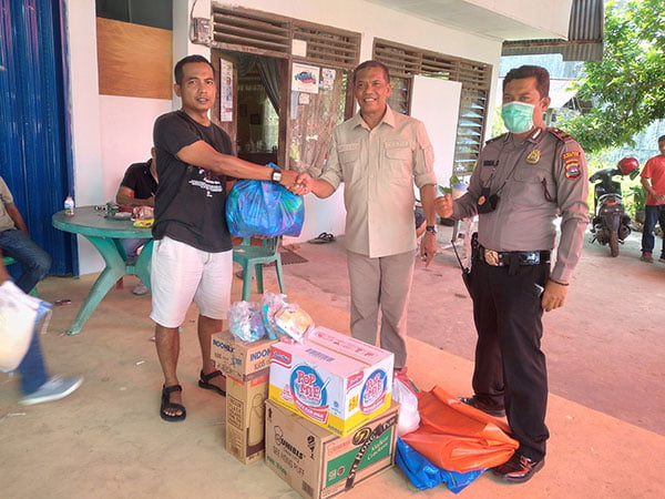 Dpc partai gerindra terus bagikan paket sembako