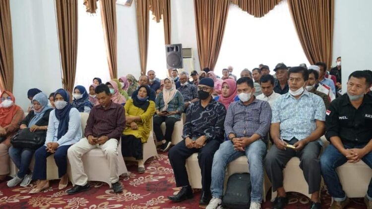 AUDENSI—PPS beraudiensi dengan Bupat Tanahdatar Eka Putra  di Indo Jolito.