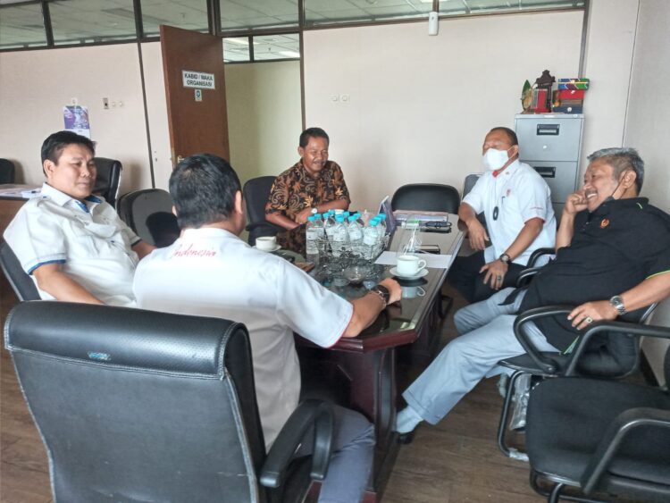 BERTEMU--Forum Penyalamat Olahraga (FPO) Sumbar bertemu pengurus KONI Pusat di Jakarta dalam menyikapi kondisi KONI Sumbar belakangan ini.