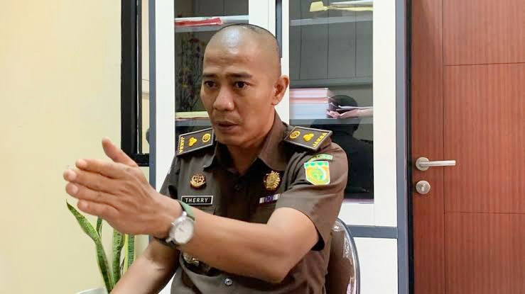 Kejari Padang Gandeng Tim Ahli Konstruksi 1 Therry Gutama
Kasi Pidana Khusus Kejaksaan Negeri (Kejari) Padang.