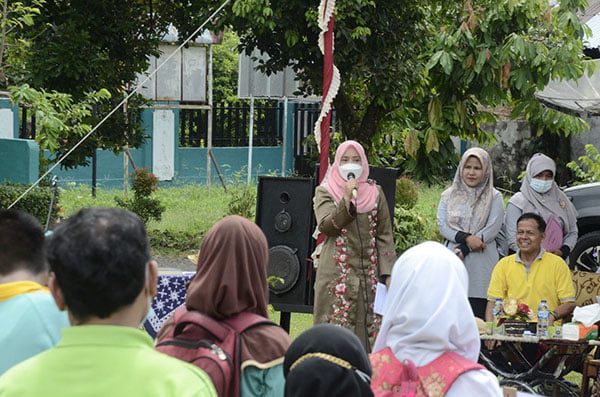 BUKA--Ketua Umum Special Olympics Indonesia (SOIna) Kabupaten Agam Ny Yennita Andri Warman membuka secara resmi seleksi atlet Pekan Special Olympics Daerah (PESODA) Kabupaten Agam.