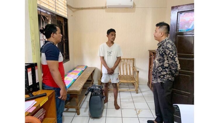 PENCURI MESIN— Pelaku Roby (25) ditangkap jajaran Polsek Bungus Teluk Kabung atas kasus pencurian mesin perahu.
