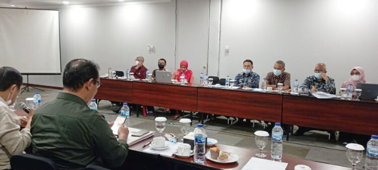 Komisi V DPRD Sumbar Raker dengan Mitra Kerja, Matangkan Program dan Penyerapan Anggaran 2022 1 laksanakan— Rapat kerja komisi V DPRD Sumbar dengan mitra komisi yang dilaksanakan di salah satu hotel di Bukittinggi, Kamis (10/3).