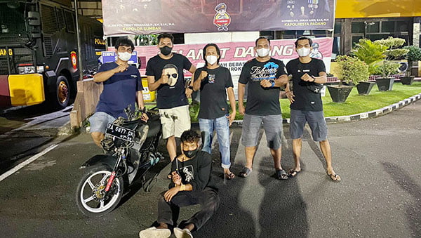 CURI MOTOR—Putra Irwan alias Kombo (19) ditangkap Tim Klewang Polresta Padang lantaran nekat mencuri sepeda motor di kos-kosan.