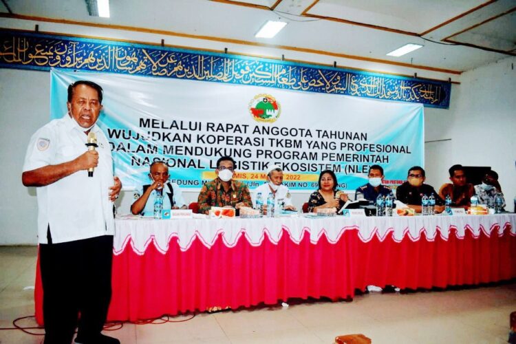 BACAKAN—Ketua Koperbam Telukbayur Chandra bacakan laporan tahun buku 2021 di hadapan anggota.