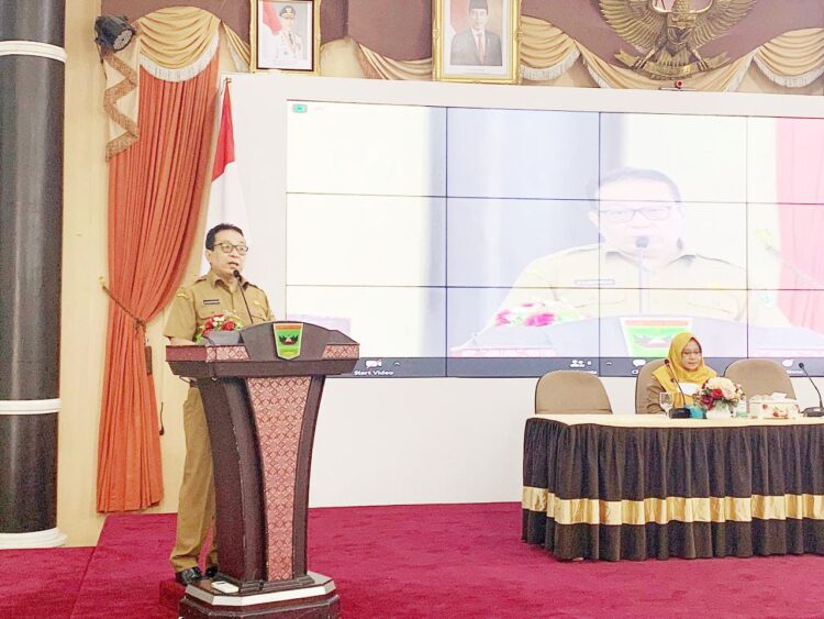 BUKA—Kepala Dinas Kominfotik Sumbar, Jasman Rizal membuka Forum Sinkronisasi Rencana Strategis (Renstra) tahun 2021-2026 di Auditorium Gubernur Sumbar, Padang, (28/3).