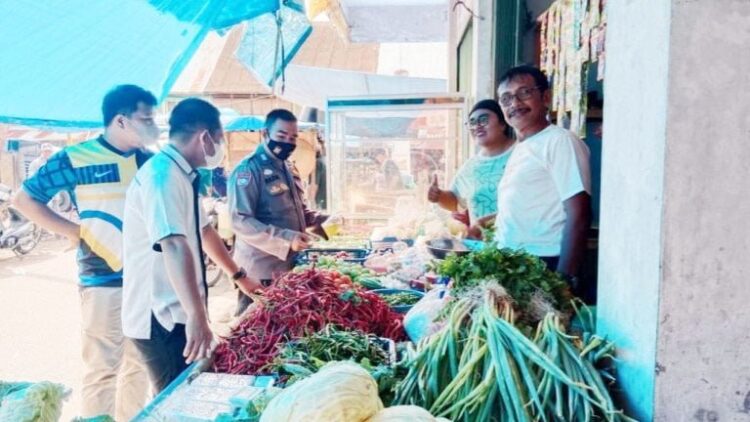 Dalam rangka pencegahan terjadinya kelangkaan minyak goreng dalam wilayah hukum Polres pariaman, kemarin, Polsek Kampung Dalam bersama pihak Kecamatan Kampung Dalam dan Wali Korong Pasa Balai terus memantau persediaan minyak goreng.