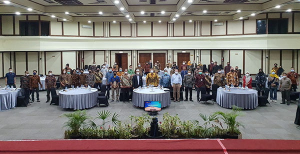 FOTO BERSAMA— Para peserta acara Kantor Wilayah (Kanwil) Kementerian Hukum dan Hak Asasi Manusia (Kemenkum HAM) Sumatra Barat (Sumbar) saat foto bersama. .