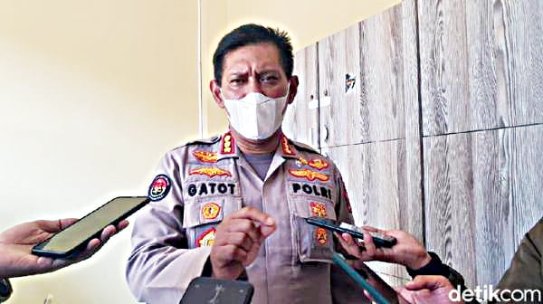 Pendeta Saifudin Minta 300 Ayat Al-Qur’an Dihapus, Ustaz Hasnul: 1 Huruf pun Enggak Boleh 1 WAWANCARA— Kepala Bagian Penerangan Umum (Kabagpenum) Divisi Humas Polri Kombes Gatot Repli Handoko saat diwawancarai wartawan.