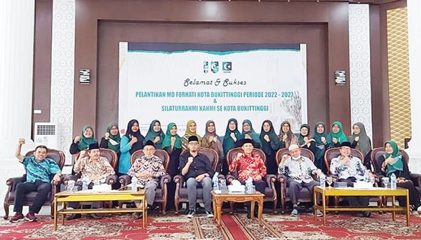 MD Forhati Bukittinggi 2022-2027 Dikukuhkan 1 PENGUKUHAN— Majelis Daerah (MD) Forum Alumni HMI-Wati (Forhati) Bukittinggi periode 2022-2027 resmi dikukuhkan dan dihadiri Wali Kota Bukittinggi Erman Safar di Rumah Dinas Wako.