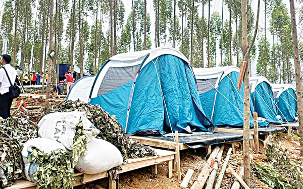 Jokowi Berkemah di IKN, Irwan Ingatkan Rombongan Presiden Tetap Waspada dan Siaga 1 PERSIAPAN— Menjelang kunjungan Presiden Jokowi sejumlah persiapan mulai dilakukan, seperti mendirikan tenda-tenda kemah di titik nol Ibu Kota Negara (IKN) Nusantara, Kecamatan Sepaku, Penajam Paser Utara, Kalimantan Timur.