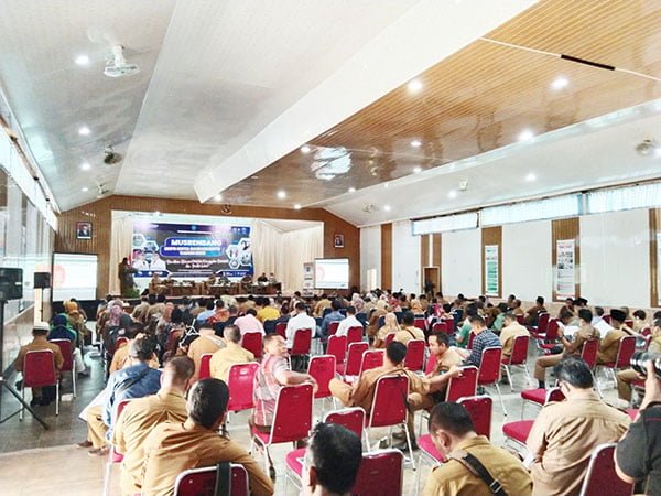 Musrenbang Agenda yang Cukup Penting, Menentukan Arah Kebijakan Pembangunan di Sawahlunto 1 MUSRENBANG— Wali Kota Sawahlunto Deri Asta membuka kegiatan Musrenbang dan RKPD tahun 2023 di Hall PT Bukit Asam Sawahlunto.