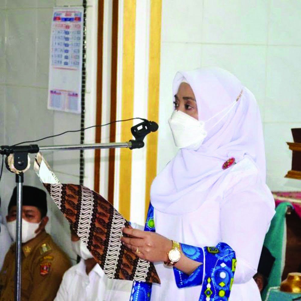 Ny Yenni Andri Warman Lantik Pengurus BKMT Kecamatan Matur periode 2022