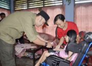 Peduli Kaum Disabilitas, Bupati Sijunjung Antarkan Langsung Bantuan Kursi Roda
