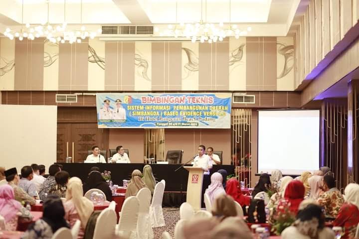 BIMBINGAN TEKNIS— Wakil Wali Kota Solok Ramadhani Kirana Putra membuka kegiatan Bimtek Simbangda Based Evidense Versi 4.0.