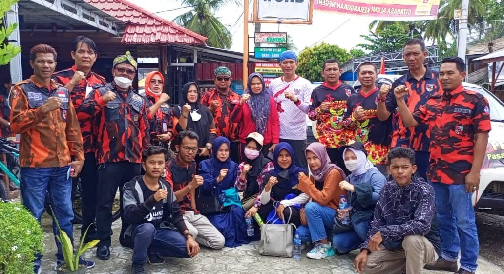 Pemuda Pancasila Serahkan Bantuan Gempa