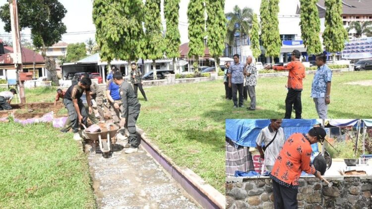 Percepatan Revitalisasi Lapangan Merdeka di Kota Pariaman 1 Dalam percepatan revitalisasi lapangan Merdeka, kemarin, Walikota Pariaman H Genius Umar memimpin gotong royong bersama dengan jajaran ASN dan personil Pol PP Kota Pariaman.