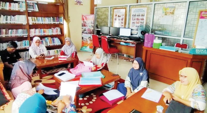 Perpusnag Lubuk Basung Tiga Kali Terima Penghargaan 1 RAIH PENGHARGAAN— Perpusnag Lubuk Basung tiga kali berturut-turut meraih penghargaan sebagai Perpustakaan Desa Terbaik Nasional Program Transformasi Perpustakaan Berbasis Inklusi Sosial.