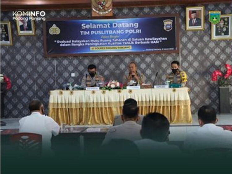 Tim dari Pusat Penelitian dan Pengembangan (Puslitbang) Polri melakukan penelitian sebagai evaluasi kelayakan mutu ruang tahanan (Rutan) Polres Padang Panjang, Selasa (8/4) di Aula Endra Dharma Laksana.