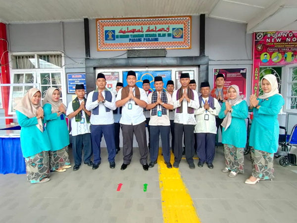 Kepala Rutan Kelas IIB Padang Panjang (Rupajang), Rudi Kristiawan, A.Md.IP, S.H, M.M mengajak seluruh jajarannya untuk berdinas menggunakan baju Taluak Balango, baju muslim dengan sarung dikalungkan di leher serta menggunakan peci untuk pria. Untuk perempuan menggunakan baju Kuruang Basiba.