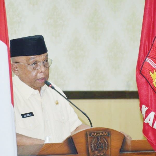 Sampaikan LKPj 2021, Tetap Bersinergi Bangun Daerah Agam 1 SAMPAIKAN LKPJ— Bupati Agam Andri Warman melalui Sekretaris Daerah Edi Busti menyampaikan Laporan Keterangan Pertanggungjawaban (LKPj) bupati tahun 2021.