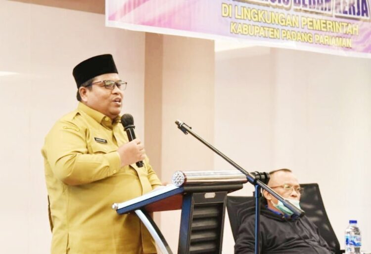 Bupati Padangpariaman Suhatri Bur menyatakan sebagai dampak dari Peraturan Menteri Pendayagunaan Aparatur Negara dan Birokrasi Reformasi (Permen PAN RB) nomor 25 tahun 2021 tentang Penyederhanaan Birokrasi dan sesuai penyetaraan jabatan yang diatur dalam Permen PAN RB nomor 28 tahun 2019, perlu dilakukan evaluasi dan penyusunan ulang Analisis Jabatan (Anjab) dan Analisis Beban Kerja (ABK).