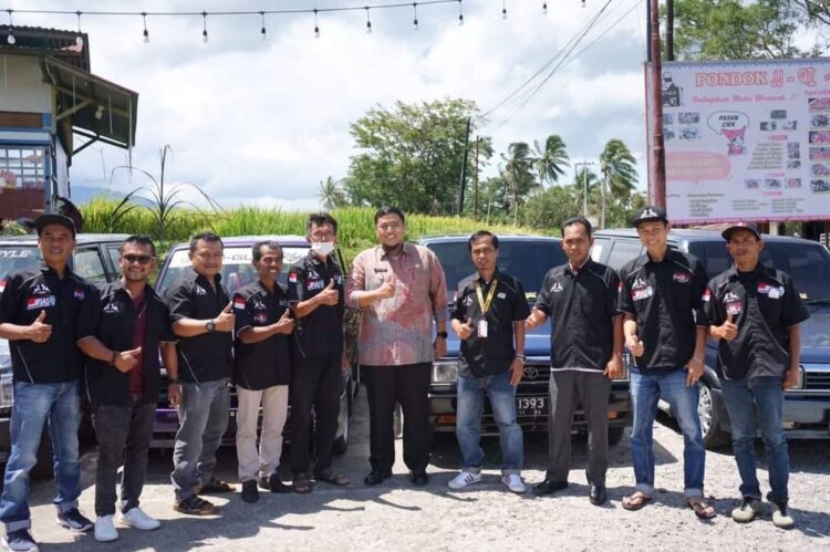 TKSCI Sumbar Ikut Promosikan Pariwisata 1 Wabup foto bersama Komunitas TKSCI Sumbar Promosikan Pariwisata.