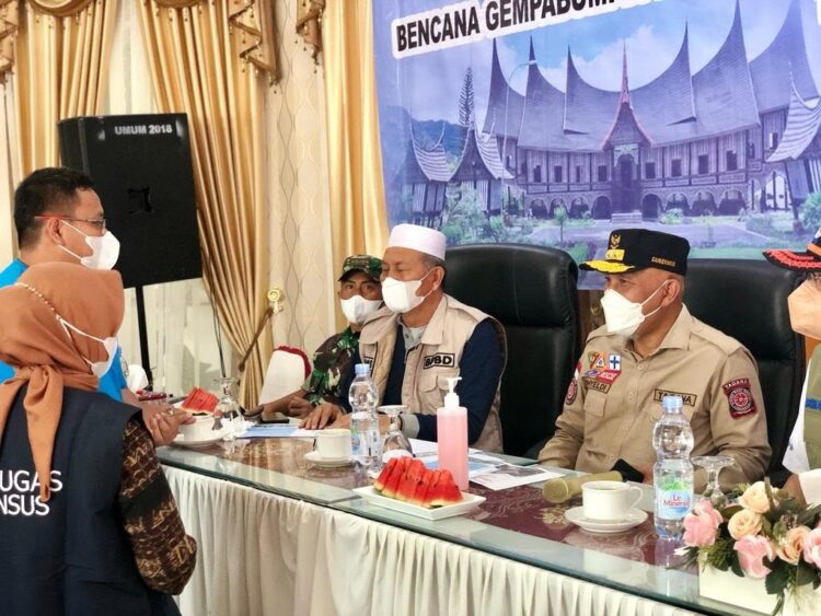 Gubernur Sumbar Tanggapi Dampak Gempa 1 PIMPIN RAPAT— Gubernur Sumbar Buya Mahyeldi, pimpin Rapat Koordinasi (Rakor) dengan Kepala Organisasi Perangkat Daerah (OPD) terkait, Senin (28/2) Rapat yang dilaksanakan di Aula Kantor Bupati Pasaman Barat.