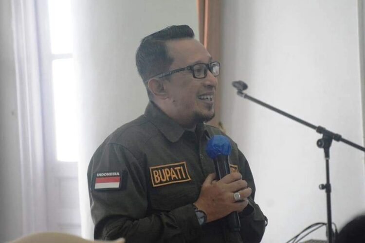 Meningkatkan sinergitas dalam pembangunan daerah, Bupati Tanah Datar Eka Putra mengajak para awak media untuk senantiasa bersama membangun daerah Kabupaten Tanah Datar.