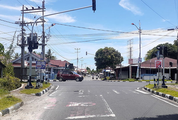 Traffic Light Rusak di Kota Pariaman, Arus Lalu Lintas Kacau 1 TRAFFIC LIGHT RUSAK— Salah satu Traffic Light di Simpang Sianik mengalami kerusakan.