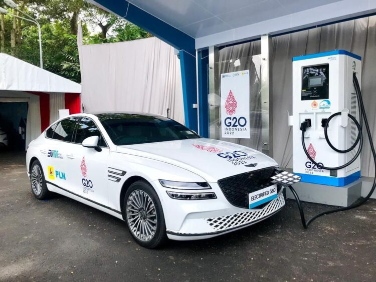 SPKLU— ultra fast charging mampu mengisi penuh 2 mobil listrik dengan kapasitas di atas 80 kilo Watt (kW) secara bersamaan hanya dalam waktu singkat.