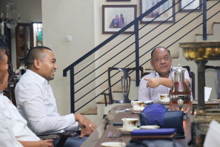 Rencana Sumbar jadi Tuan Rumah Kejurnas Berkuda 2023, Wagub Temui Ketua KONI dan Pordasi Pusat 1 TEMUI KETUA KONI— WagubAudy Joinaldy bertemu dengan Ketum KONI pusat Marciano Norman dan Ketua PB Pordasi membicarakan tindak lanjut rencana Sumbar menjadi tuan rumah Kejurnas Berkuda 2023.