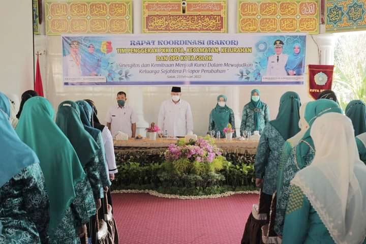 Wali Kota Buka Rakor TP PKK Solok, Perkuat Manajemen Kelembagaan PKK dengan Tenaga IT 1 PEMBUKAAN RAKOR— Wali Kota Solok Zul Elfian membuka rapat koordinasi TP PKK Kota Solok tahun 2022.