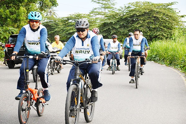 Jaga Kebugaran Tebuh, Danlantamal II Gelar Gowes Bersama Prajurit 1 GOWES—Danlantamal II Padang Laksma TNI Endra Sulistiyono gelar Gowes dengan para pejabat utama, kadis, kasatker dan prajurit di lingkungan Lantamal.