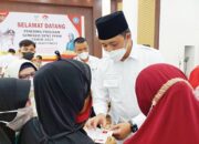 Pemko Bukittinggi Salurkan Bansos Sembako untuk 425 Penerima