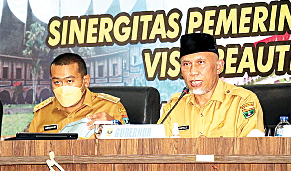 RAKOR— Gubernur Sumbar, Mahyeldi Ansharullah bersama Wagub, Audy Joinaldy pimpin Rakor  Pemprov Sumbar dan Pemerintah Kabupaten Kota se-Sumbar Tahun 2022, di Aula Bappeda Kabupaten Kepulauan Mentawai, Tua Pejat, Selasa (8/3).