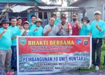 Diskominfo, Humas dan Jurnalis Bangun 10 Unit Huntara di Kampung Malayu