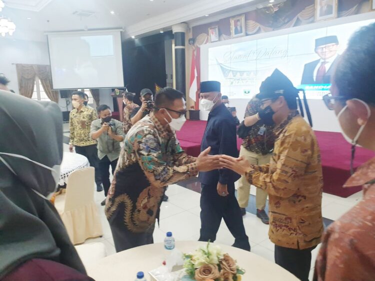 KUNJUNGAN—Menteri Pariwisata dan Ekonomi Kreatif RI Sandiaga Uno saat berada di Padang, Sumatera Barat, Sabtu 26 Maret 2022.