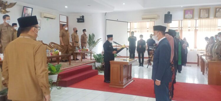 Bupati Tanahdatar Lantik Pimpinan Tertinggi Pratama 1 Bupati Tanahdatar Eka Putra, SE. MM lantik pimpinan tinggi pratama di lingkungan Pemerintah Kabupaten Tanahdatar, Selasa (1/3) bertempat di Aula Komplek Kantor Bupati.