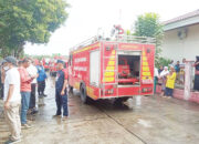 Bantu Padamkan Kebakaran Kantor Lurah Bukit Apit Puhun, Pemkab Agam Turunkan Bantuan 2 Armada Damkar