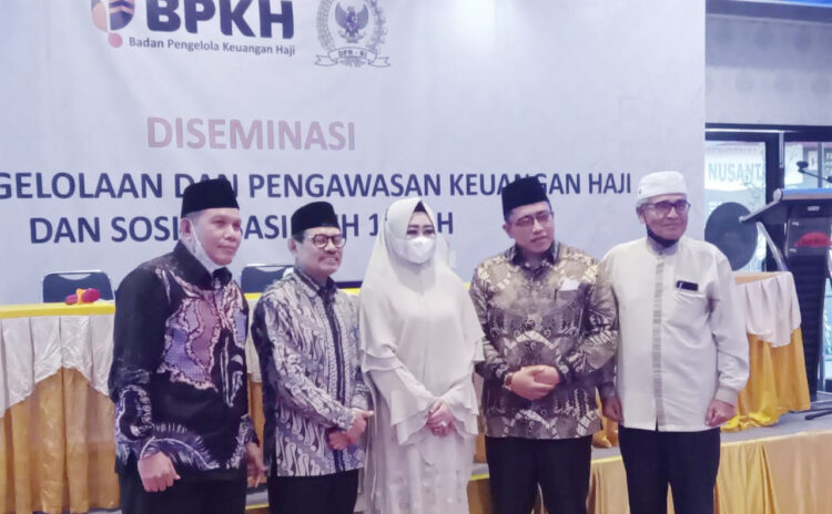 Anggota Komisi VIII DPR RI Lisda Hendrajoni hadir dalam acara sosialisasi Diseminasi Strategi Pengelolaan dan Pengawasan Keuangan dan Sosialisasi BPIH 1443 H di Hotel Saga Murni, Painan pada hari jumat (24/04/ 2022).