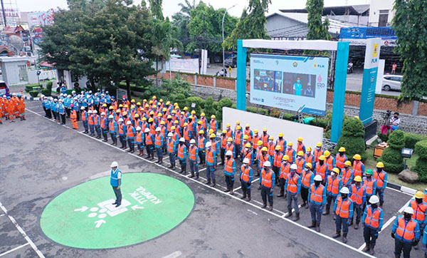 Direktur Utama PLN Darmawan Prasodjo saat melakukan Apel Siaga Idul Fitri 1443 Hijriah, menjelaskan PLN telah melakukan perubahan kultur pada petugas Pelayanan Teknik (Yantek) dengan menerapkan sistem digital dan Virtual Command Center (VCC) yang terhubung dengan fitur Yantek Mobile yang ada dalam aplikasi PLN Mobile, sehingga pelayanan dapat diselesaikan dengan cepat.