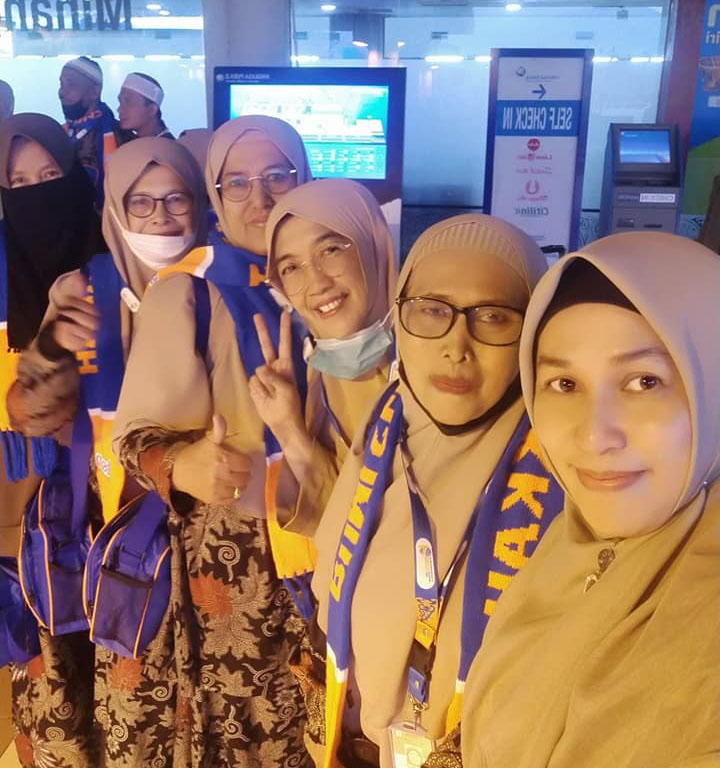 DILEPAS—Sebanyak 23 Orang Warga Padangpanjang dilepas ke Tanah Suci Makah untuk mengerjakan Umroh.