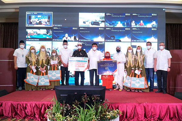 PT Bank BNI (Persero) Tbk. Wilayah 02 Area Sumbar, Riau, Kepri dan Sungai Penuh menggelar acara Safari Ramadhan yang dilaksanakan di Kota Bukittinggi pada Kamis 14 April 2022.