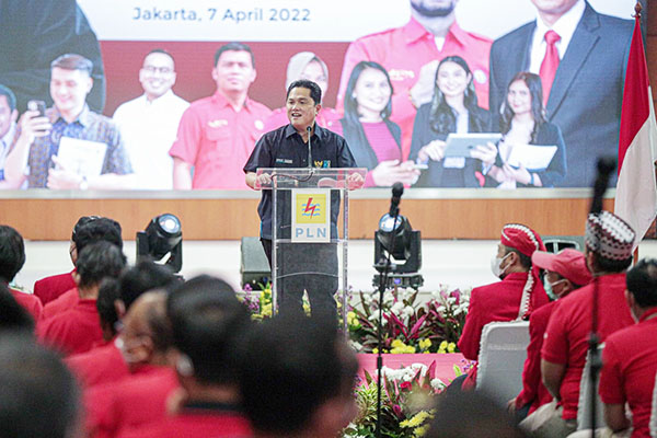 Listrik Jadi Motor Penggerak Ekonomi, Menteri BUMN Dorong PLN Optimalkan Potensi Dalam Negeri 1 Menteri BUMN Erick Thohir menilai tak hanya sebagai motor penggerak saja, peran PLN dalam sektor kelistrikan di Indonesia harus bisa menjadi lebih strategis.